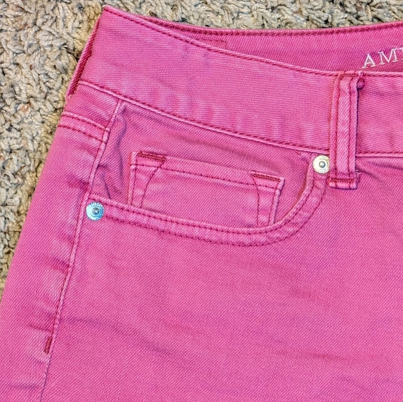 AE Next Level Low-Rise Denim Midi Stretch Pink Denim Shorts Size 6 - Picture 3 of 10